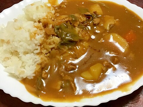 セロリの葉入りポークカレー。